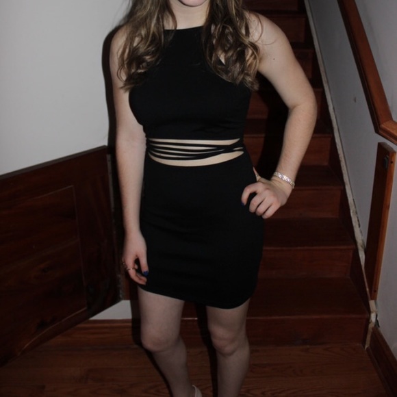 Tight Black Dress - Picture 4 of 5